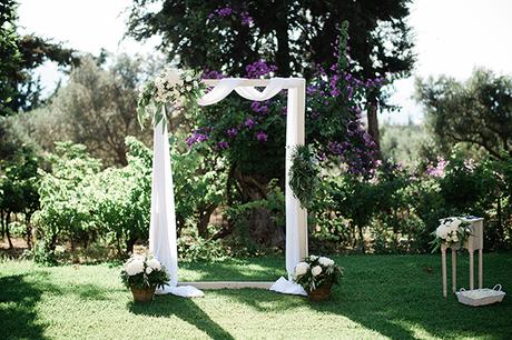 intimate-destination-elopement-crete-greenery-white-flowers_07