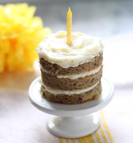 Make your little one's first birthday extra special with a cake to smash! Here are 20 Healthy Smash Cake Recipes made only with natural ingredients!