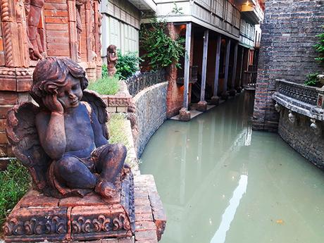 canal-friendly houses