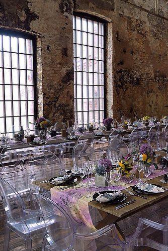 wedding trends 2019 modern reception with yellow lilac flowers and tablerunner with acrylic chairs nuanci