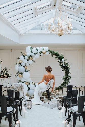 wedding trends 2019 round shaped arch with greenery and balloons olegs samsonovs photography