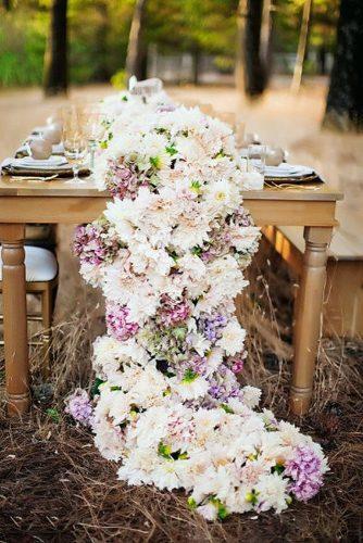 wedding trends 2019 dahlia flower white blush pink lilac tablerunner fancy pants wedding