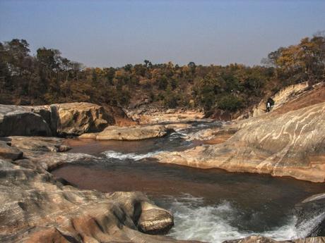 Suga Bandh Waterfall, Latehar – Places to Visit, How to reach, Things to do, Photos