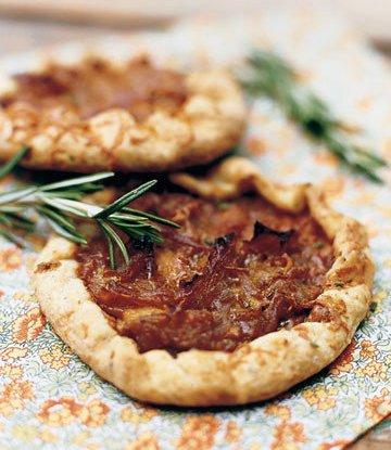 Onion apple tarts