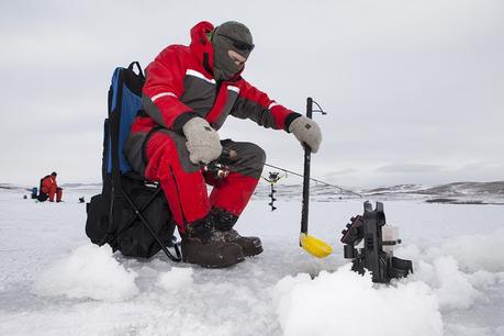 How to Choose the Best Ice Fishing Fish Finder - Portability