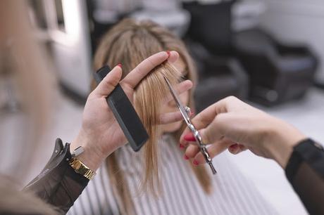 Choosing the Best Shampoo For Dry Frizzy Hair