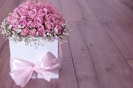 Surprise Her this Valentine’s with these Thoughtful Gifts send flower this Valentine day