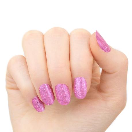 How to Make Glitter Nail Designs