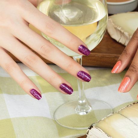 How to Make Glitter Nail Designs