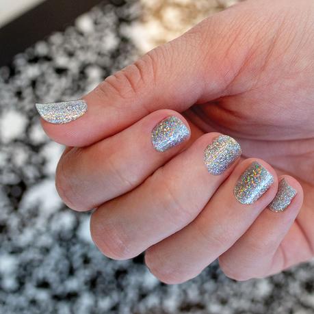 How to Make Glitter Nail Designs