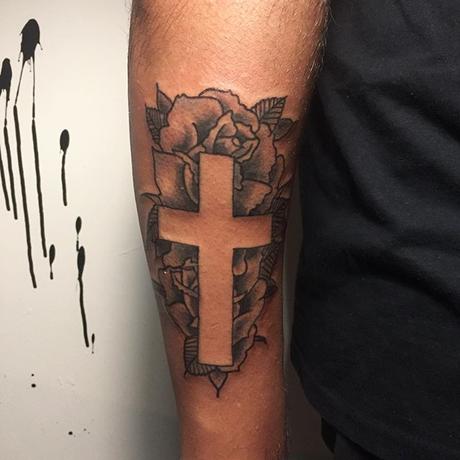 What Are Cross Tattoos?