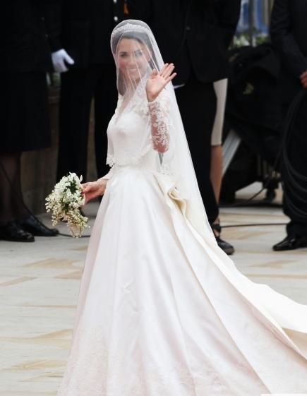 ROYAL ANNIVERSARY : Duchess Catherine of Cambridge Wedding Style ...