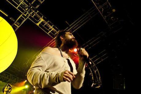 edward sharpe 4 EDWARD SHARPE AND THE MAGNETIC ZEROS SECOND NIGHT AT ROSELAND [PHOTOS]