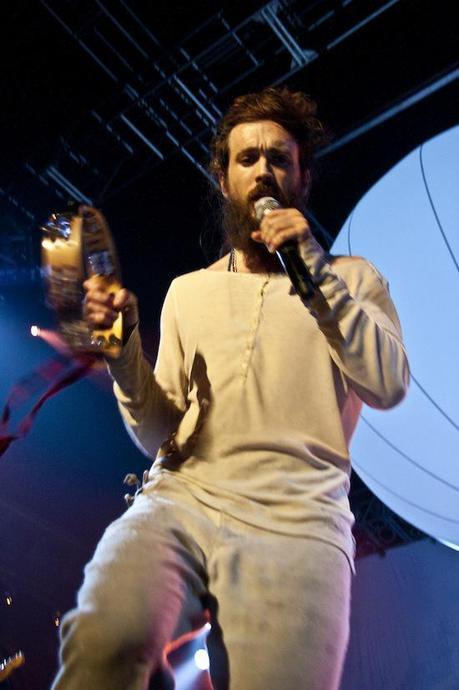 edward sharpe 9 EDWARD SHARPE AND THE MAGNETIC ZEROS SECOND NIGHT AT ROSELAND [PHOTOS]