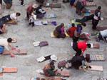 Prayer and prostration in front of the Jokhang Temple