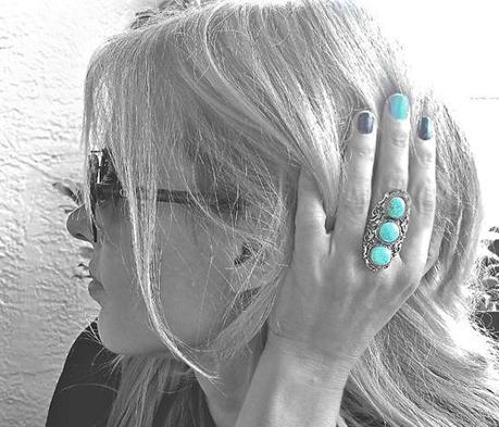blue knuckle ring