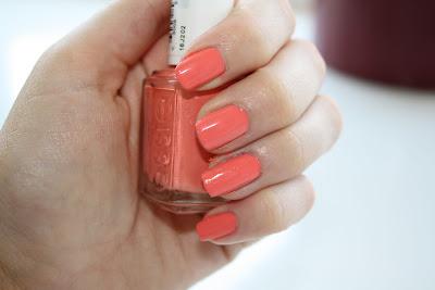 Summer Coral Nails Tart Deco