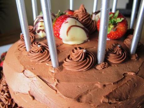 Chocolate mudcake with swiss meringue buttercream frosting – happy bloggerversary!