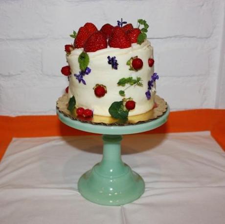 DECORATING CAKES WITH FLOWERS — WIN A STEM GEM PRIZE!