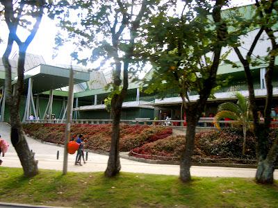 medellín by foot, bus, & metrocable