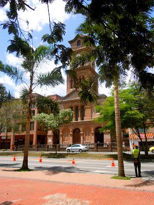 medellín by foot, bus, & metrocable