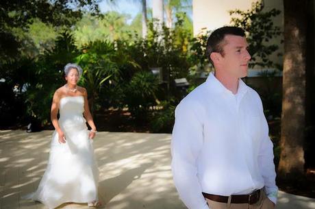 THE GROOM'S FIRST LOOK AT HIS LOVELY BRIDE