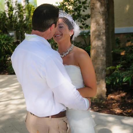 THE GROOM'S FIRST LOOK AT HIS LOVELY BRIDE