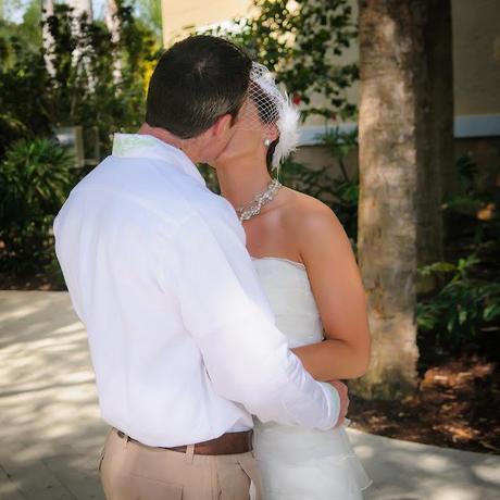 THE GROOM'S FIRST LOOK AT HIS LOVELY BRIDE