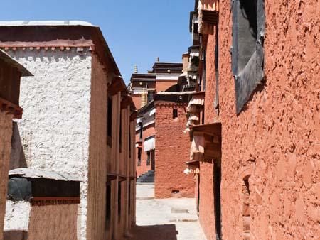 The alleys in the Tashilhunpo Monastery