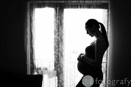 Tips on How to Take Maternity Photos at Home.