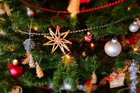 Christmas Symbols – Facts about Trees, Star, Gifts, Candles & Lights