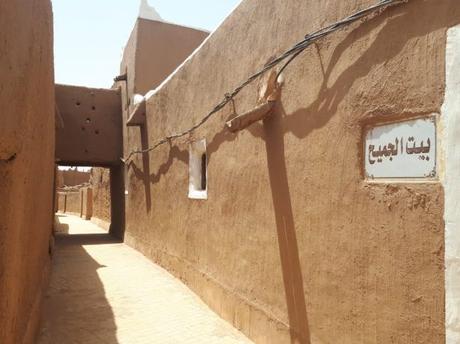 Backpacking in Saudi Arabia: Touring The Walled Mud City of Shaqra Backpacking in Saudi Arabia: Touring The Walled Mud City of Shaqra