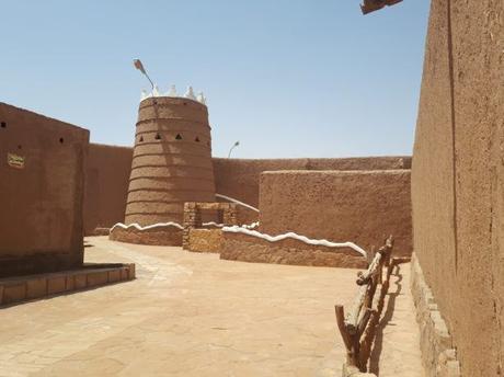 Backpacking in Saudi Arabia: Touring The Walled Mud City of Shaqra Backpacking in Saudi Arabia: Touring The Walled Mud City of Shaqra