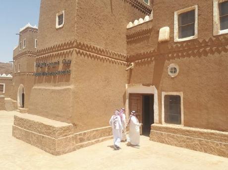 Backpacking in Saudi Arabia: Touring The Walled Mud City of Shaqra Backpacking in Saudi Arabia: Touring The Walled Mud City of Shaqra