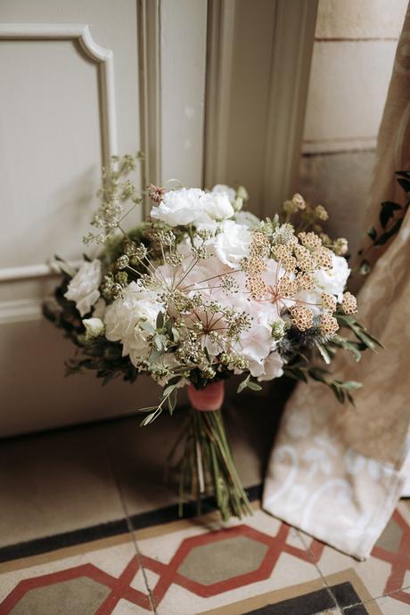 stylish-romantic-wedding-italy-wonderful-floral-arrangements_08