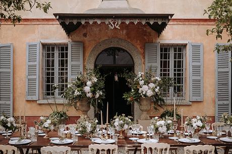 stylish-romantic-wedding-italy-wonderful-floral-arrangements_26