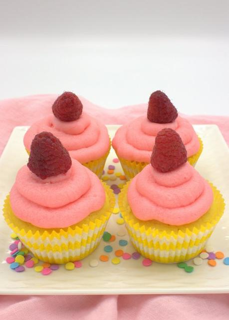 Lemon and Raspberry Mascarpone Cupcakes #SpringSweetsWeek Lemon and Raspberry Mascarpone Cupcakes #SpringSweetsWeek
