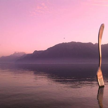 In an attempt to remain zen and to escape the lockdown, I am looking through old photos of my travels.
This is in Montreux on the shores of Lake Léman in Switzerland 2015. No filter.
#travel #lockdown #switzerland #sculpture #sunset #pinksky #nature...