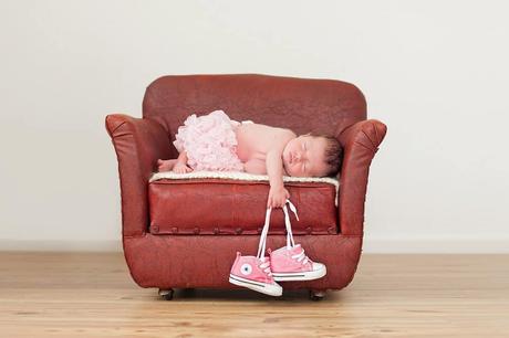 Parents guide how to prepare for a newborn photo session.