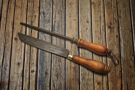 Tools for Sharpening a Pocket Knife - Honing Rod
