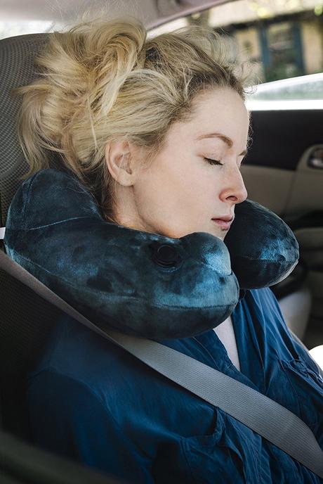 The 8 Best Travel Pillows – Reviews & Buyer’s Guide AirComfy Daydreamer Inflatable Neck Travel Pillow