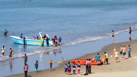 watersports at vagator beach, Goa