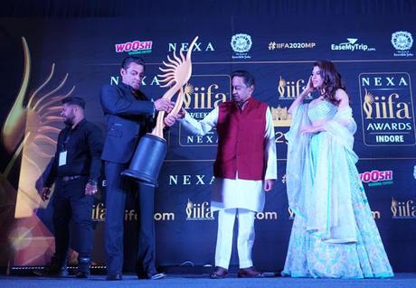 MP CM Shivraj Chouhan transfers 700 Crore IIFA -  CM Relief Fund Covid 19