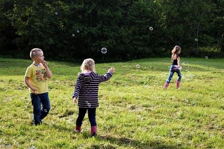 6 Best Outdoor Games for Kids for a Healthy Growth