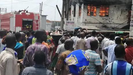 Fire razes building, shops in Ibadan (photos/video)