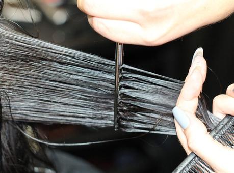 Selecting the Right Hair Colour and Cut for You