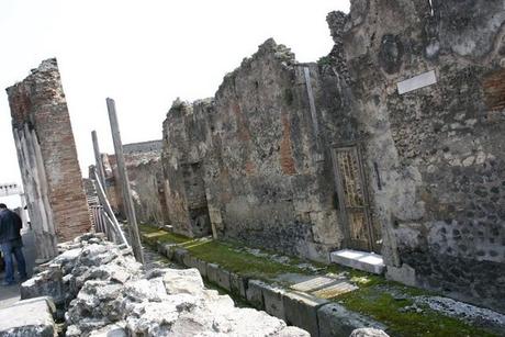 How to see Pompeii in one day?