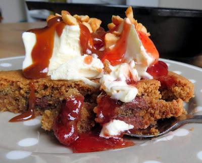 Peanut Butter Chocolate Chunk Cookie Sundae Pie