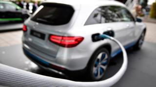 Climate change: ‘Bath sponge’ breakthrough could boost cleaner cars