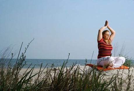 Type 2 Diabetes latest #Type2Diabetes Photo of a woman doing yoga on the beach, reducing stress.